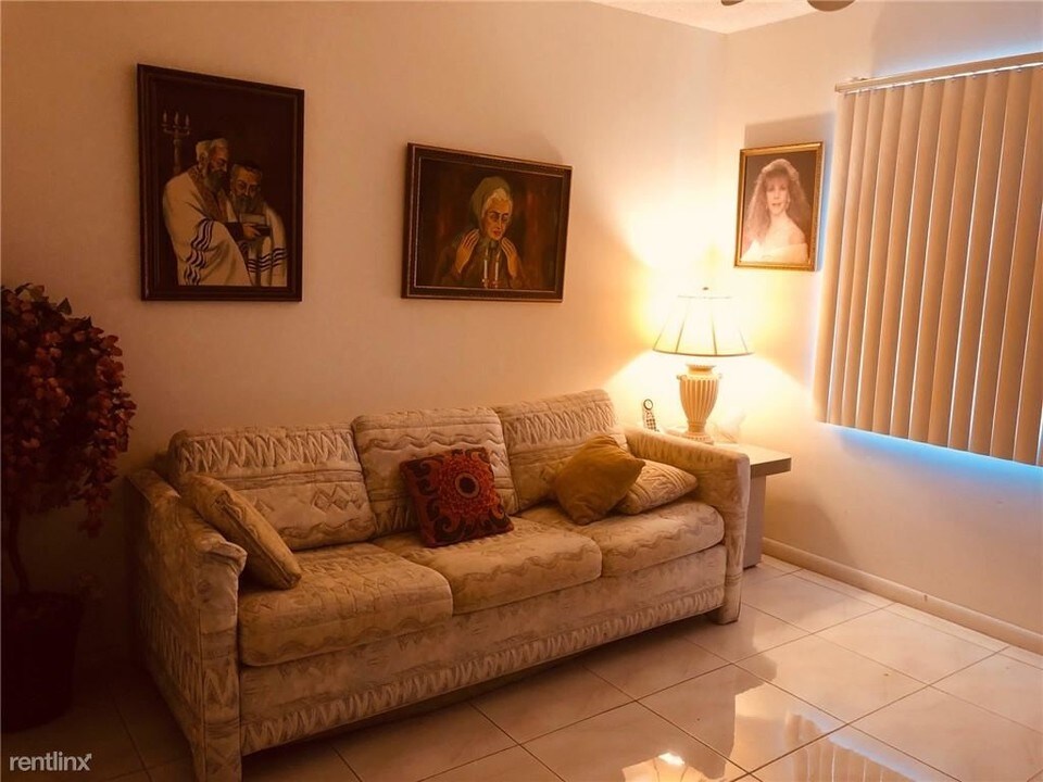 1704 Andros Isle in Coconut Creek, FL - Foto de edificio
