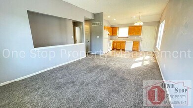 651 N Queen Ridge Ct in Independence, MO - Building Photo - Building Photo