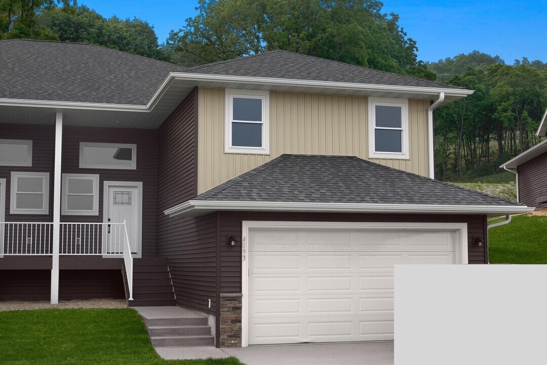 4093 Brooke Elizabeth Dr in Onalaska, WI - Building Photo