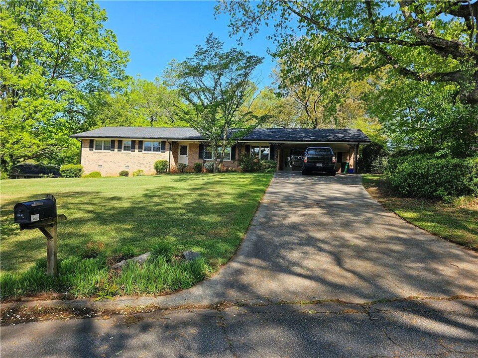 4589 Mesaview Way in Stone Mountain, GA - Foto de edificio