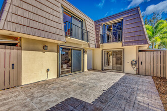 1124 11th Ct in Palm Beach Gardens, FL - Building Photo - Building Photo