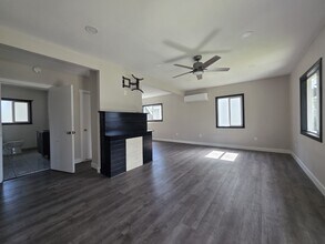 1060-KE1060 15th St NE in Salem, OR - Building Photo - Building Photo