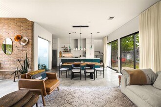 2012 Arpdale St in Austin, TX - Building Photo - Building Photo