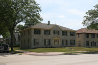 2605 W Capitol Dr in Milwaukee, WI - Foto de edificio - Building Photo