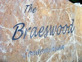 2209 S Braeswood Blvd, Unit 33G in Houston, TX - Building Photo