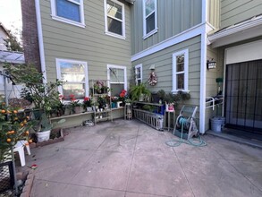 18 Thorp Spring in Mission Viejo, CA - Foto de edificio - Building Photo