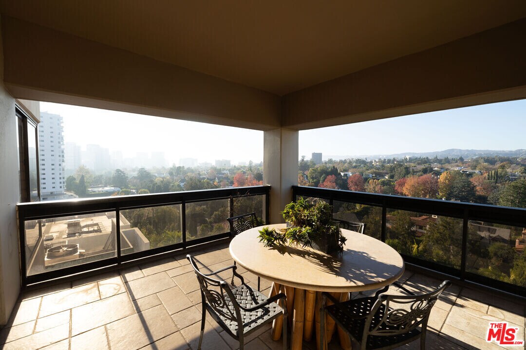 10445 Wilshire Blvd in Los Angeles, CA - Building Photo