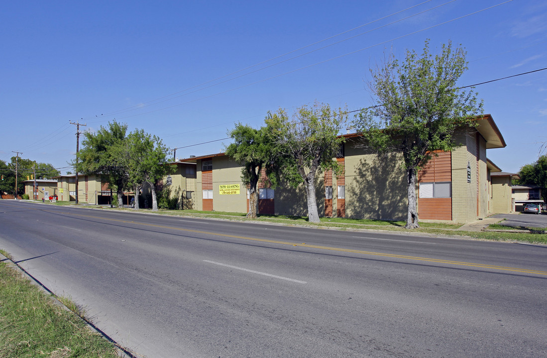 Silver Springs Apartments in San Antonio, TX - Building Photo