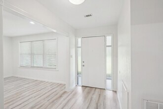 8412 Avenue L in Santa Fe, TX - Foto de edificio - Building Photo