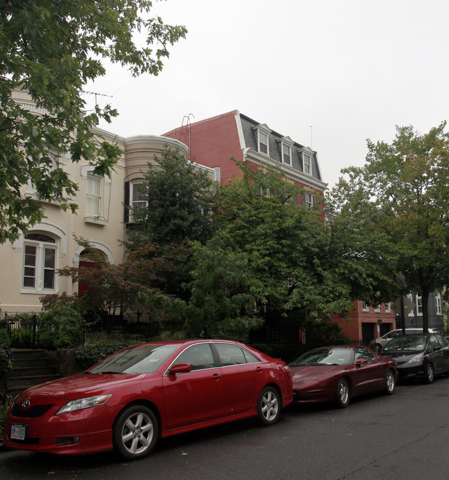 3248 N St NW in Washington, DC - Building Photo - Building Photo