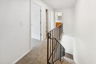 Alturas Vose Townhomes in Beaverton, OR - Foto de edificio - Building Photo