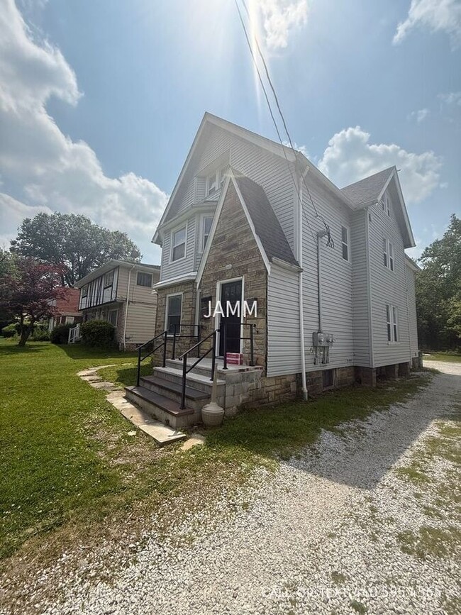 1588 S Green Rd in South Euclid, OH - Building Photo - Building Photo
