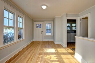 25 Miles St in Milford, CT - Building Photo - Building Photo