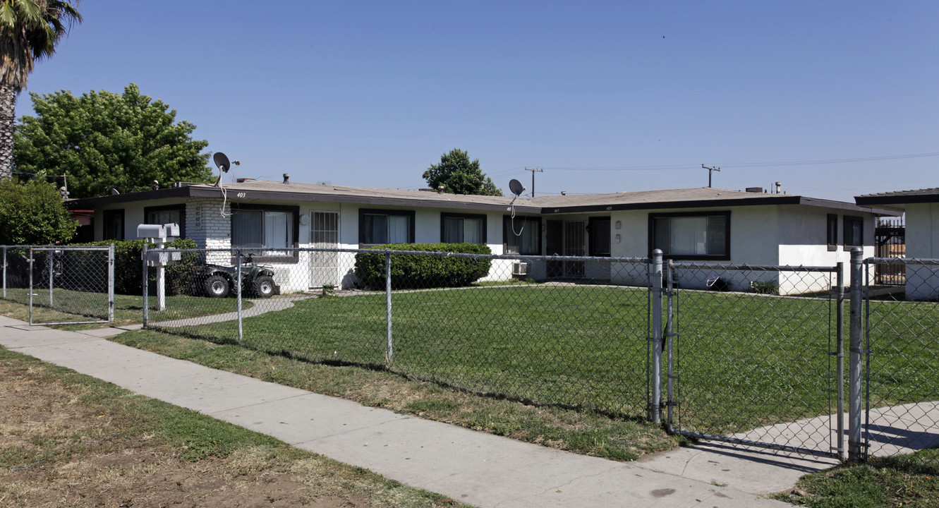 403-419 W Ramona Dr in Rialto, CA - Building Photo