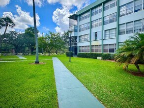 2741 Taft St in Hollywood, FL - Building Photo - Building Photo