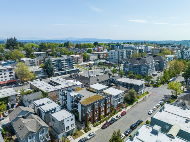 5216 Brooklyn Apartment in Seattle, WA - Building Photo - Building Photo