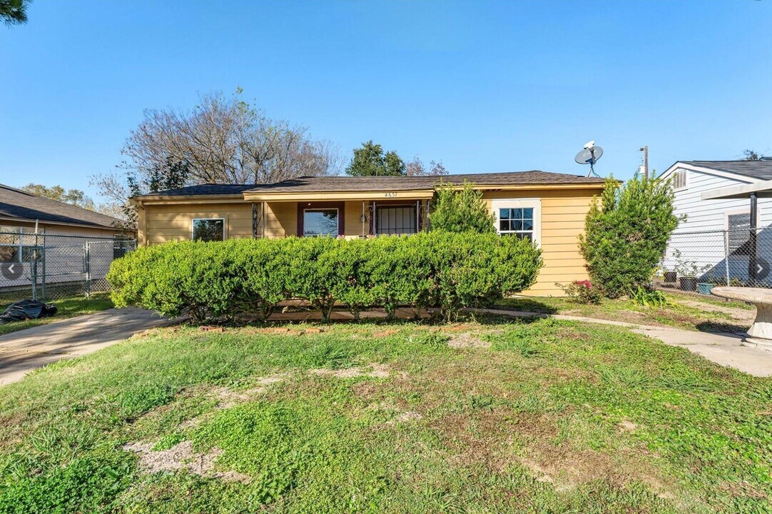 4637 Carmen St in Houston, TX - Building Photo
