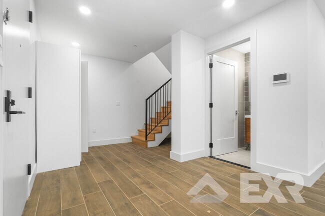 138 Schaefer St-Unit -1B in Brooklyn, NY - Building Photo - Building Photo