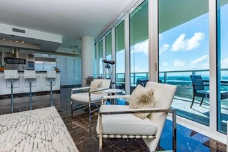 100 South Pointe Dr in Miami Beach, FL - Foto de edificio - Building Photo