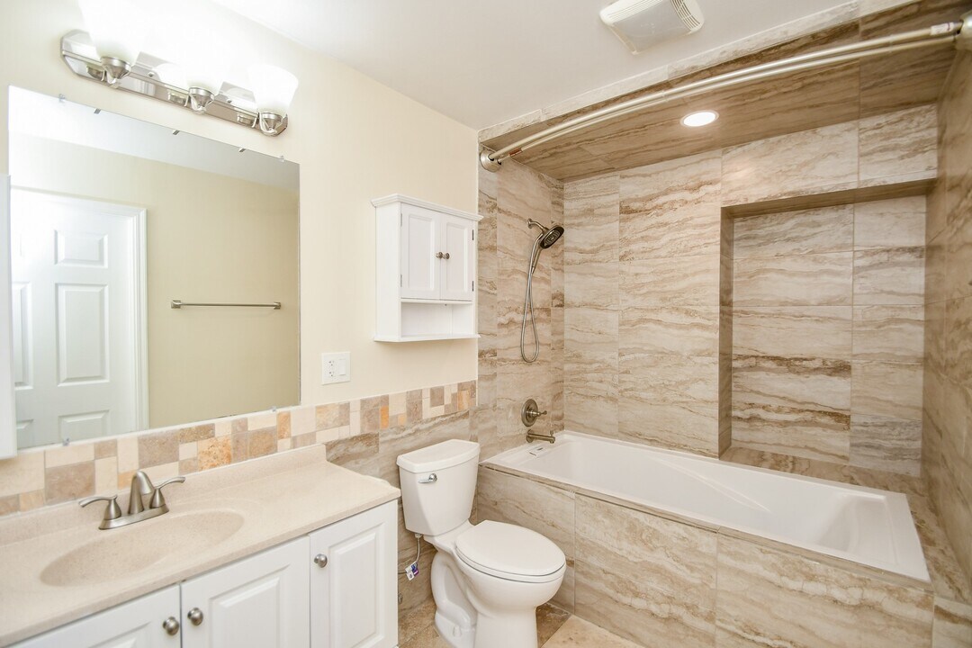 4113 Edison St in Houston, TX - Building Photo