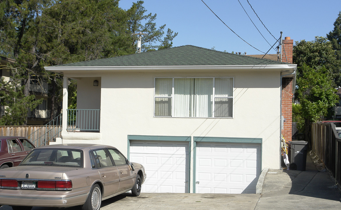 3855 Maybelle Ave in Oakland, CA - Building Photo