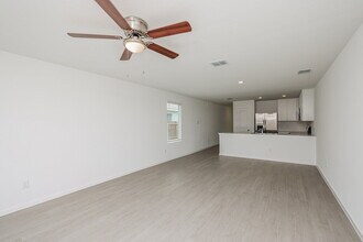 1223 Maple St in Wilmer, TX - Foto de edificio - Building Photo