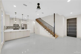 18 Canary Ave in McAllen, TX - Building Photo - Building Photo