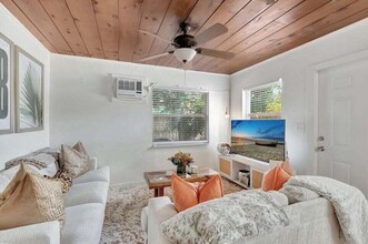 329 SE 3rd Ave in Delray Beach, FL - Building Photo - Building Photo