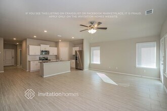 422 Lubbock Dr in Azle, TX - Foto de edificio - Building Photo