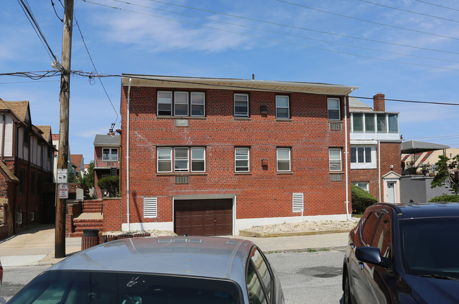 59 Roosevelt Blvd in Long Beach, NY - Building Photo - Building Photo