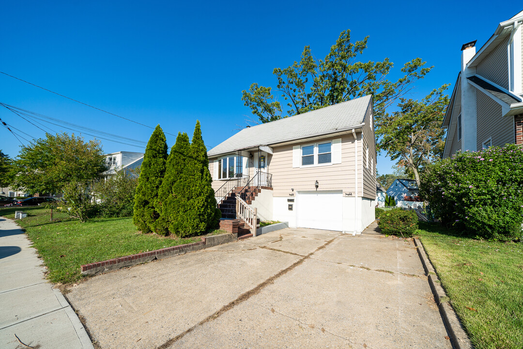 60 Prospect Ave in Little Ferry, NJ - Building Photo