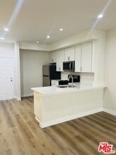 11738 Mayfield Ave in Los Angeles, CA - Building Photo - Building Photo