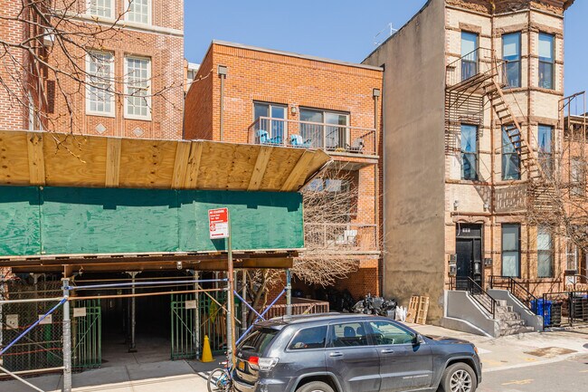 393B 17th St in Brooklyn, NY - Building Photo - Building Photo