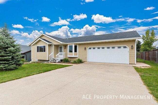 8563 Stables Dr in Piedmont, SD - Foto de edificio - Building Photo