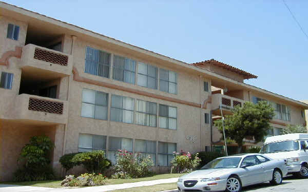 Taylor Cove Apartments in Montebello, CA - Foto de edificio