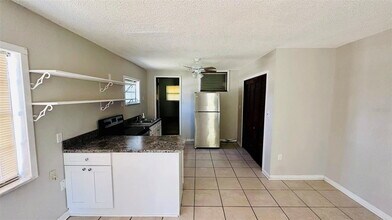 1310 N Combee Rd in Lakeland, FL - Building Photo - Building Photo