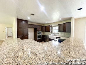 113 Lake Forrest Dr in Seguin, TX - Building Photo - Building Photo