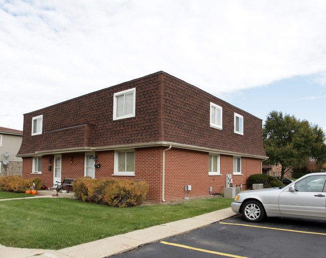 Glen Ellyn Court in Glen Ellyn, IL - Foto de edificio - Building Photo