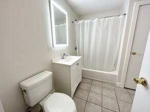 11 Elder St, Unit 2 in Boston, MA - Foto de edificio - Building Photo