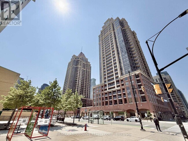 4080-4080 Living Arts Dr in Mississauga, ON - Building Photo - Building Photo