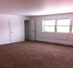 8100 S Drexel Ave in Chicago, IL - Building Photo - Interior Photo