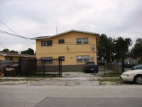 621 NW 64th St in Miami, FL - Foto de edificio - Building Photo