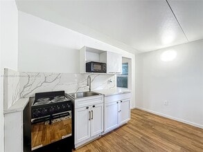 1110 N 58th Ave in Hollywood, FL - Building Photo - Building Photo
