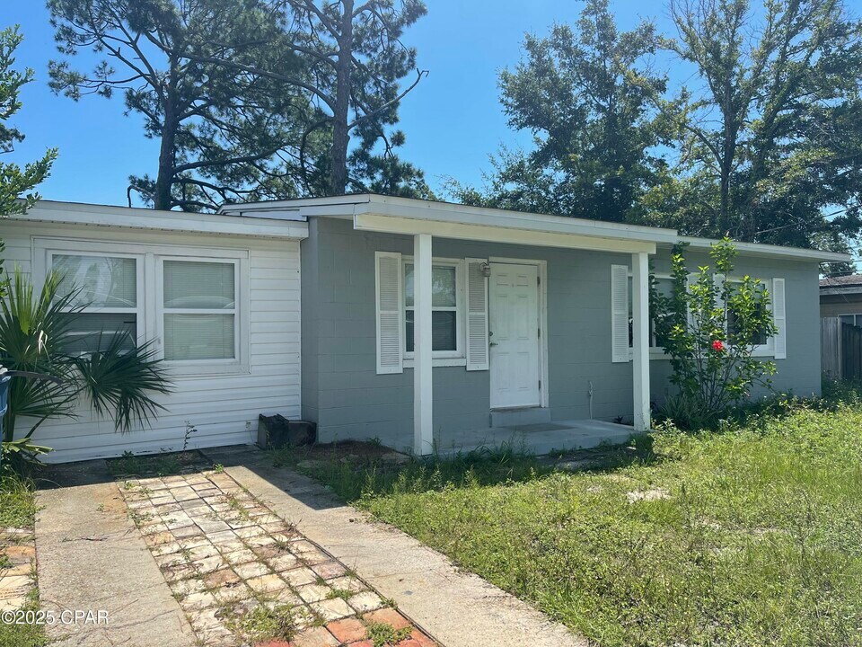 1902 Baltimore Ave in Panama City, FL - Building Photo