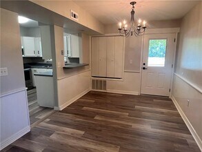 605 W Benton St in Siloam Springs, AR - Building Photo - Building Photo