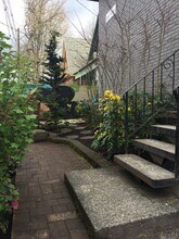 3122 SE Belmont St in Portland, OR - Building Photo - Building Photo