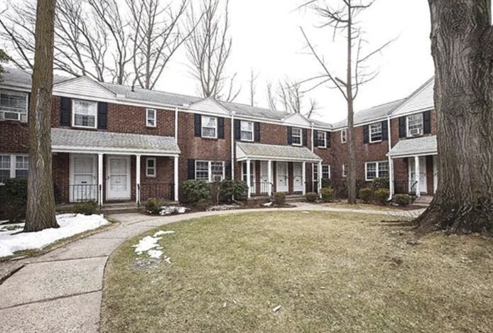 190 Knickerbocker Rd, Unit 10 in Englewood, NJ - Foto de edificio