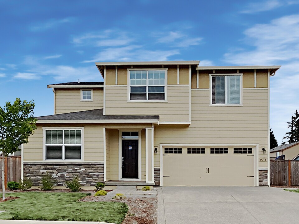 9011 NE 165th Ave in Vancouver, WA - Foto de edificio