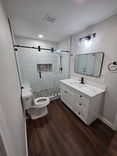 704 S Kansas Ave in League City, TX - Foto de edificio - Building Photo