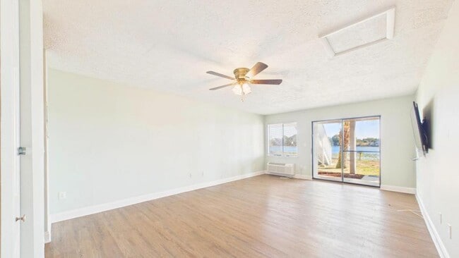 301 Lullwater Dr in Panama City Beach, FL - Building Photo - Building Photo